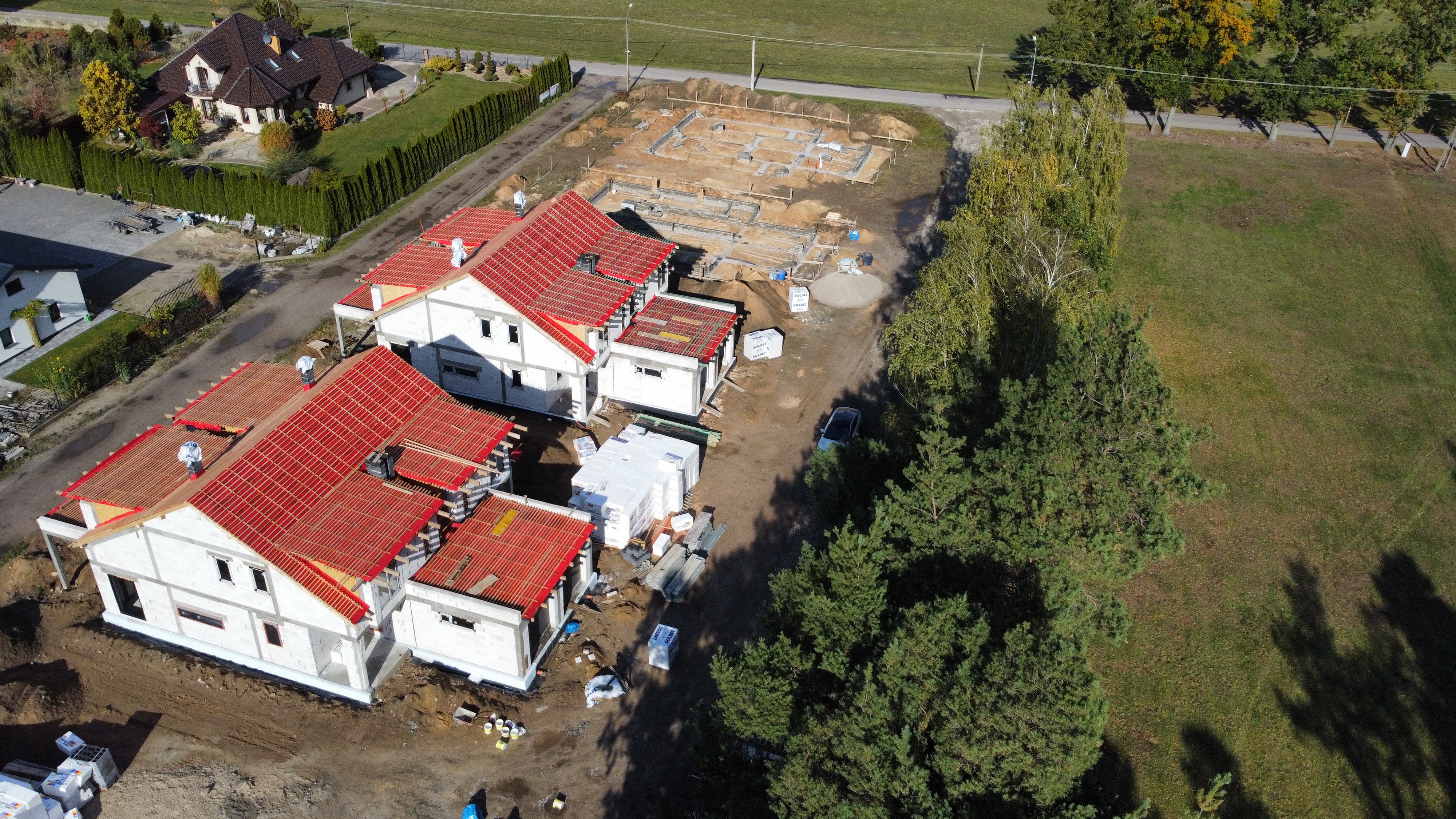 Budowa — ujęcie z drona